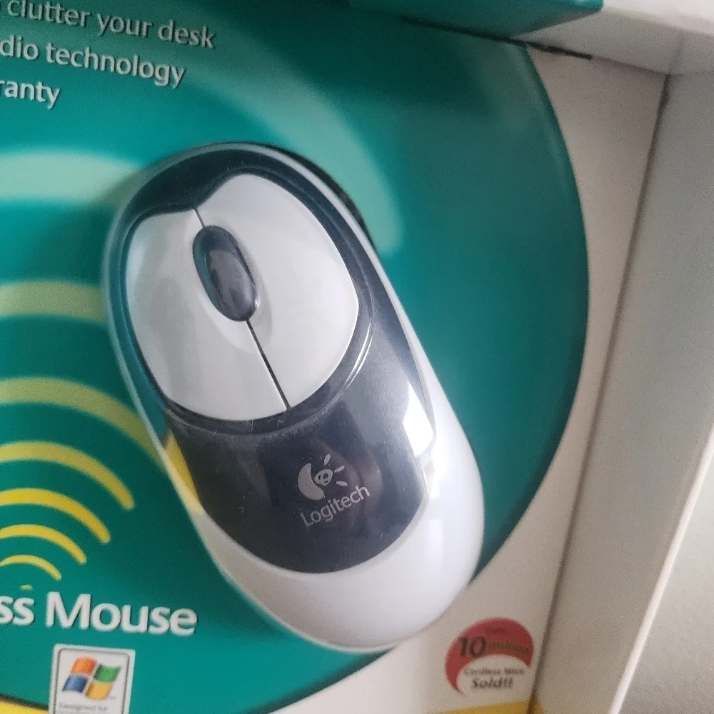 Vintage NEW Logitech Cordless Mouse Retro Wireless PC Mac USB PS/2
